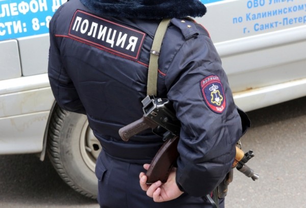 В Петербурге троих увезли в полицию после драки на «Площади Восстания» В Петербурге троих увезли в полицию после драки на «Площади Восстания»