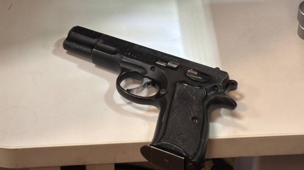 В Ленобласти задержали нравоучителей, узнавших о развлечениях детей: один стрелял из пистолета, а второй удерживал 11-летнего В Ленобласти задержали нравоучителей, узнавших о развлечениях детей: один стрелял из пистолета, а второй удерживал 11-летнего