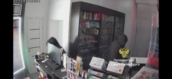 Мигранты усовершенствовали методы конспирации в Петербурге: изобретательные иностранцы с носками на обуви ответят в суде