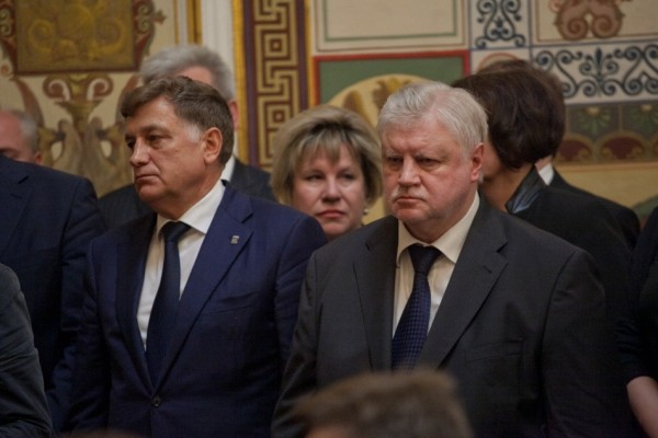Сергей Миронов предложил выдворять мигрантов за неучастие детей в обучении Сергей Миронов предложил выдворять мигрантов за неучастие детей в обучении