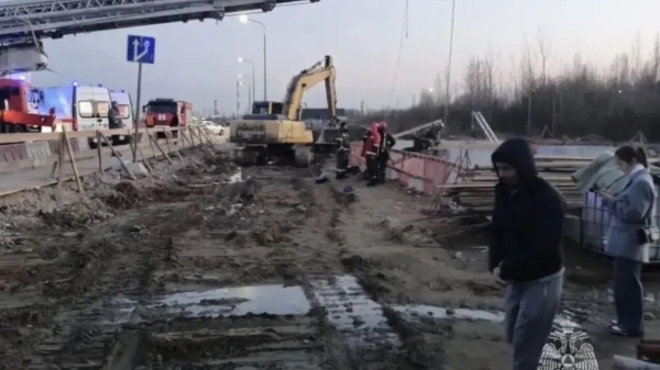 В Кудрово спасли двух мужчин со дна промышленного резервуара с помощью альпинистского снаряжения В Кудрово спасли двух мужчин со дна промышленного резервуара с помощью альпинистского снаряжения