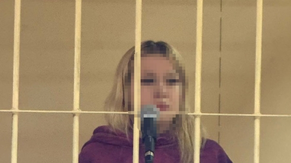 Мочилась на паспорт и терлась булками о плакат: петербургские треш-блогерши ответят за свое &laquo;творчество&raquo; в суде