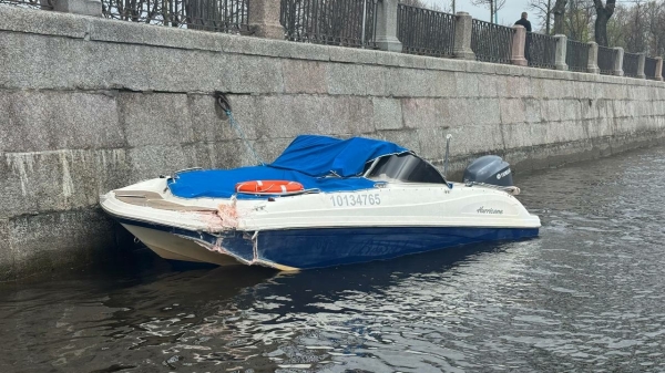 Полиция задержала капитана, сбежавшего с «помятого» катера в Петербурге Полиция задержала капитана, сбежавшего с «помятого» катера в Петербурге