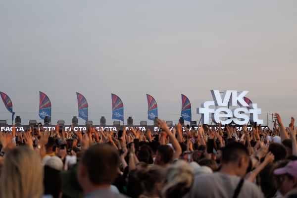 VK Fest, театральный фестиваль "На Карповке" и симфонические хиты Imagine Dragons и Coldplay: главные события недели в Петербурге VK Fest, театральный фестиваль "На Карповке" и симфонические хиты Imagine Dragons и Coldplay: главные события недели в Петербурге