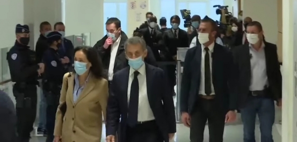 Николя Саркози начал отбывать срок в парижской тюрьме Николя Саркози начал отбывать срок в парижской тюрьме